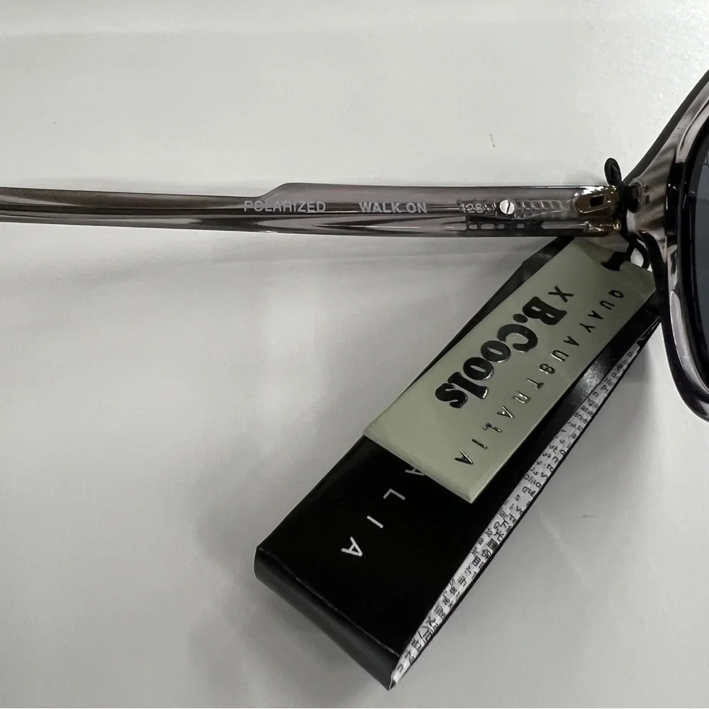 Quay Australia Walk On Sunglasses - Grey/Smoke
